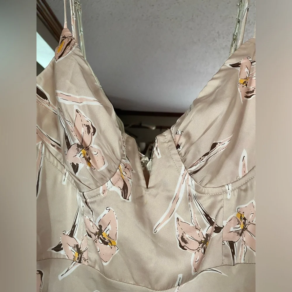 Selfie Leslie Lake Como Fitted Bodice Cami Strap Midi Dress Orchid Print Beige - Picture 4 of 9